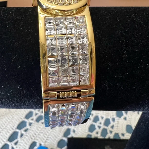 Vintage/New Victoria Wieck Beverly Hills Buckle Bangle  display picture 1